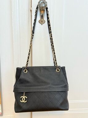 Chanel Grand Shopping bag in black caviar leather